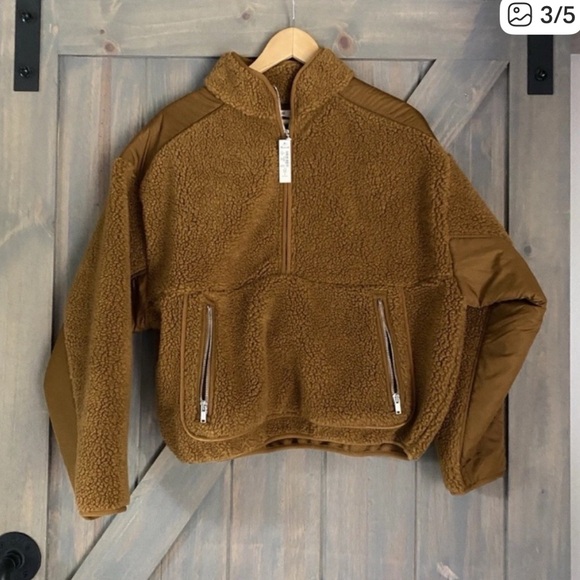 Madewell Jackets & Blazers - 🆕 Madewell Tan Sherpa Zip-Up, cropped, cozy, perfect for fall 🍂🍁